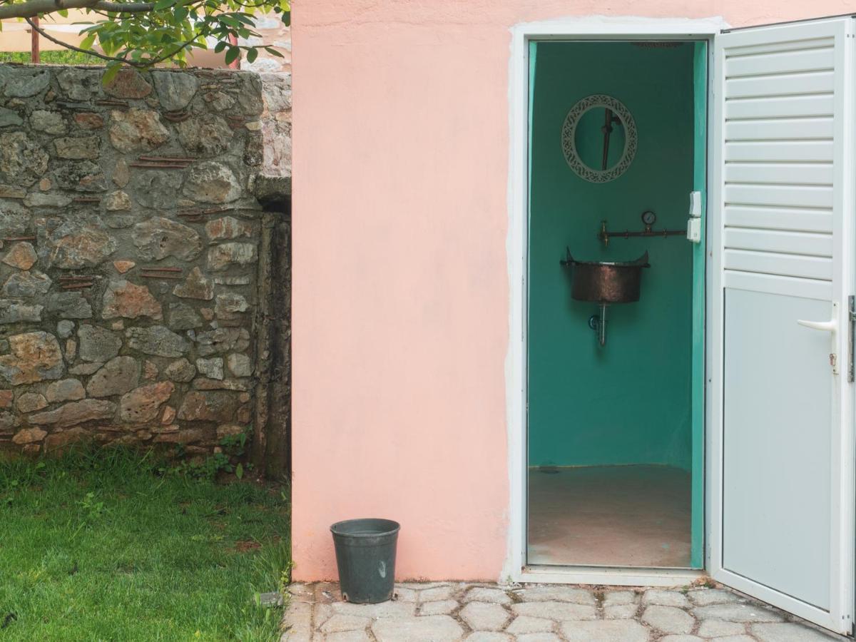 Vintage Stone-Built Country Cottage In Richea Kouloureika Екстер'єр фото